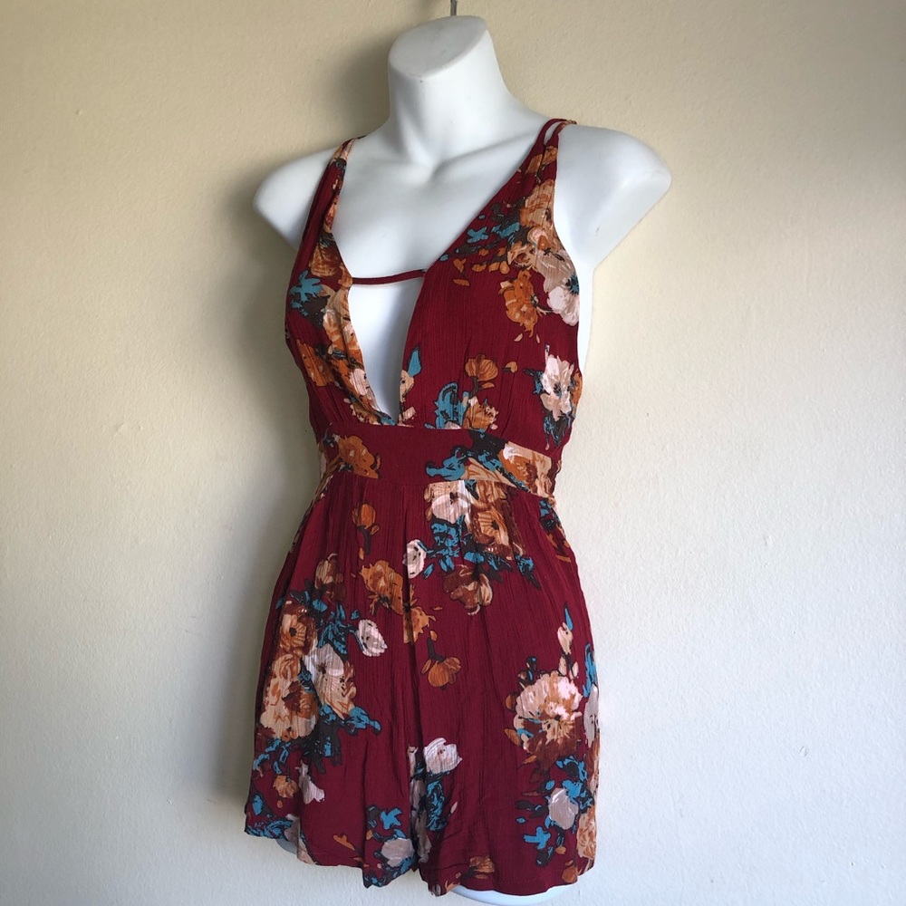 SOLD❤️ Red Wine Floral Romper - Picture 4 of 8